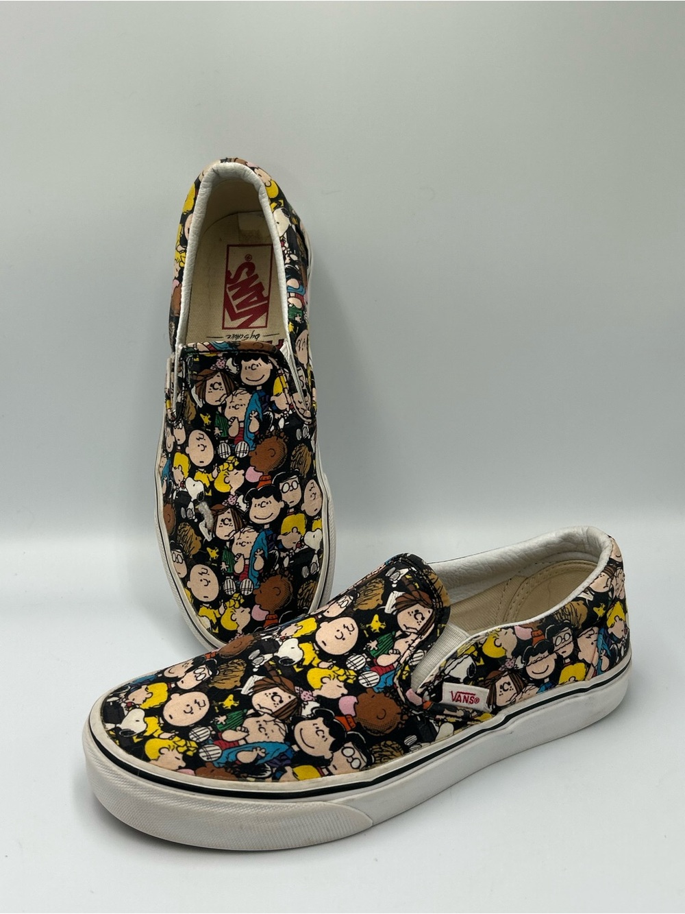 Van’s Charlie Brown Slip-On Sneakers with Colorful Peanuts Print Mens 5.5